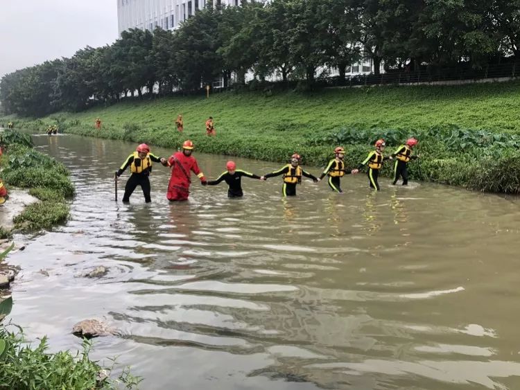 9人遇难 2人失联!深圳暴雨引发洪水 多名工人被